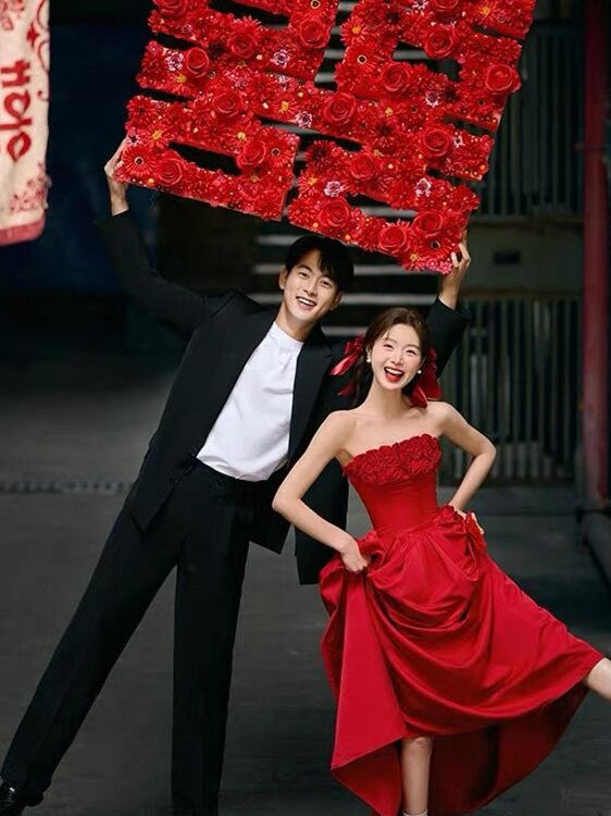 2025 New Red Strapless Floral  - огляд і ціна Photography Outfit